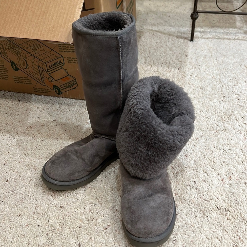 Women’s tall grey uggs